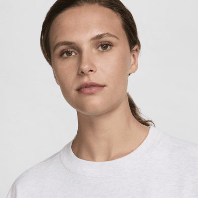 Playera Nike Sportswear Essential oversized para mujer