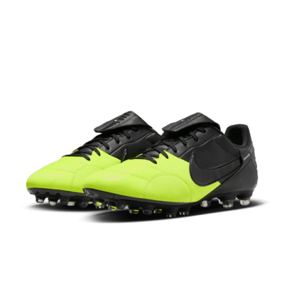 Calzado de fútbol para terreno firme NikePremier 3