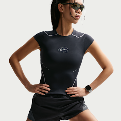 Nike Swift 女款 Dri-FIT ADV 反光裝飾跑步上衣