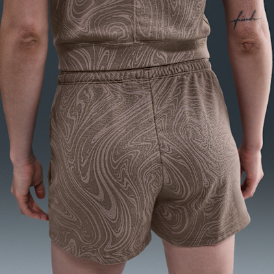 Shorts de French Terry con estampado de tiro medio para mujer Nike Sportswear Chill Terry