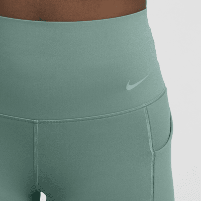 Shorts de ciclismo con bolsillos de 13 cm de tiro alto y media sujeción para mujer Nike Universa