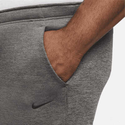 Pants de fitness con dobladillo abierto Therma-FIT para hombre Nike Therma