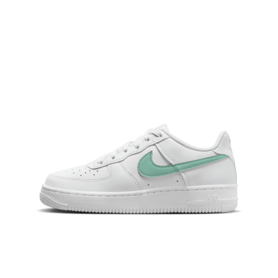 Nike Air Force 1 大童鞋款。Nike TW