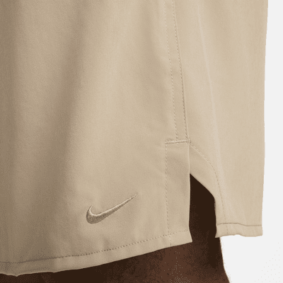 Shorts versátiles sin forro Dri-FIT de 23 cm para hombre Nike Unlimited