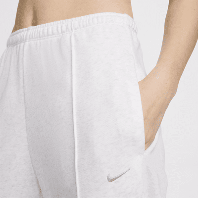 Pants de entrenamiento de French Terry de tiro medio con dobladillo abierto para mujer Nike Sportswear Chill Terry