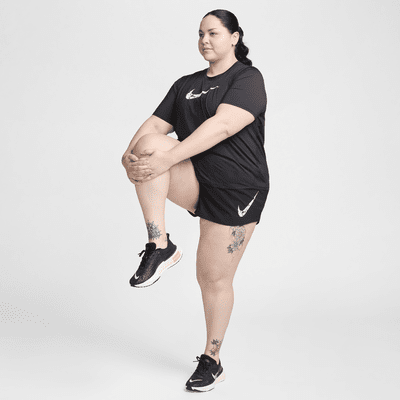 Nike One Swoosh Dri-FIT fôret løpeshorts med mellomhøyt liv til dame (Plus Size)