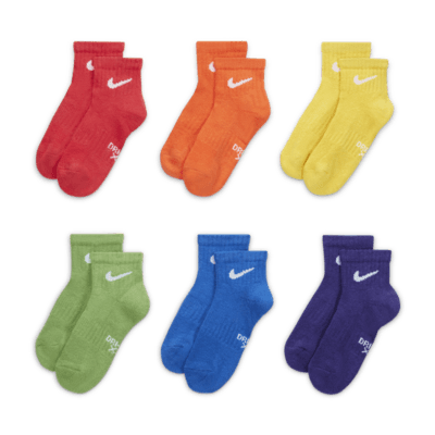 Κάλτσες μέχρι τον αστράγαλο Nike Dri-FIT για μικρά παιδιά (έξι ζευγάρια)