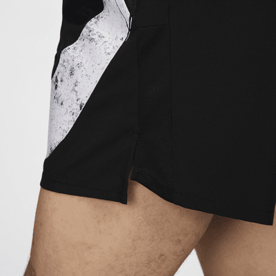 Nike Challenger Swoosh Dri-FIT løpeshorts (13 cm) til herre