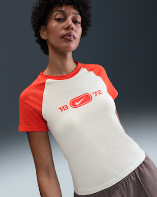 Женская футболка Nike Sportswear Chill Knit Slim Graphic