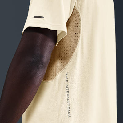 Nike Trail Solar Chase Men's Dri-FIT ADV Short-Sleeve Running Top