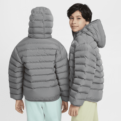 Nike Sportswear Lightweight Synthetic Fill lockere Jacke mit Kapuze für ältere Kinder