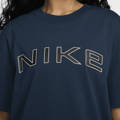 Nike Sportswear Camiseta estampada de manga corta y ajuste holgado - Mujer