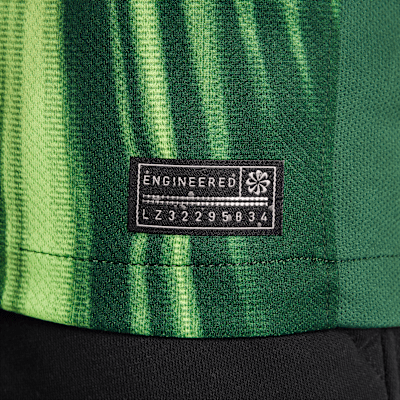 Haut de foot à manches courtes Replica Nike Dri-FIT VfL Wolfsburg 2025/2026 Stadium Domicile pour ado