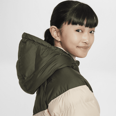 Nike Sportswear Jacke mit Kapuze und Synthetikfüllung für ältere Kinder