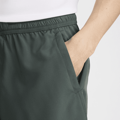 Shorts versátiles Dri-FIT de 23 cm sin forro para hombre Nike Form