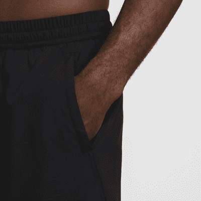 Nike Form vielseitige Dri-FIT Herrenshorts ohne Futter (ca. 18 cm)