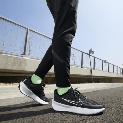 Tenis de correr en pavimento para hombre Nike Interact Run