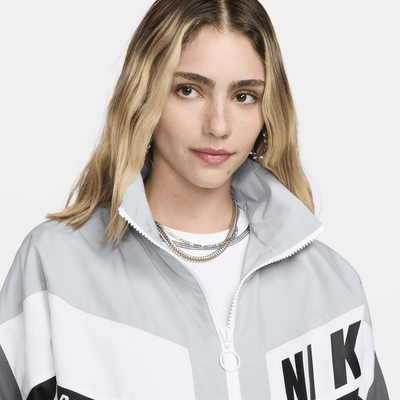 Nike Sportswear Damenjacke aus Webmaterial