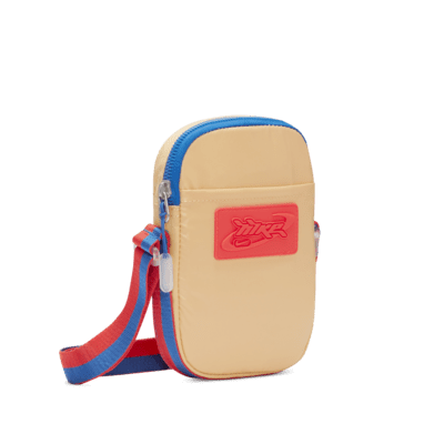 https://static.nike.com/a/images/t_default/228844aa-cde2-4f35-aa2f-5141f094fdc7/heritage-cross-body-bag-XDzbCW.png