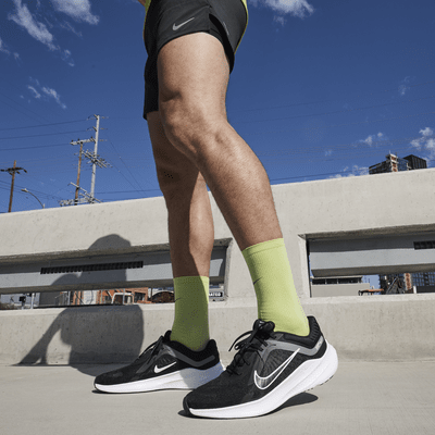 Tenis de correr en pavimento para hombre Nike Quest 5