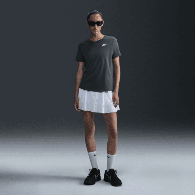 T-shirt Nike Sportswear Club Essentials – Donna