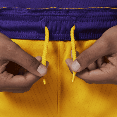 Los Angeles Lakers 2023/24 Icon Edition Pantalón corto Nike NBA Swingman - Niño