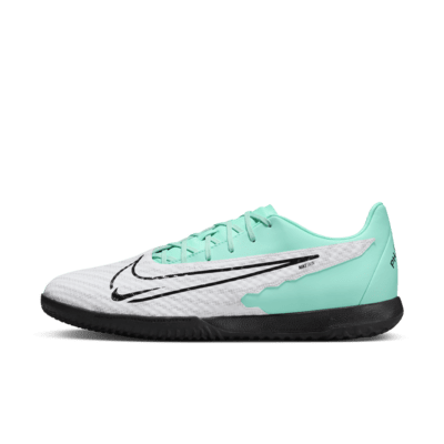 Calzado de f tbol de corte low para cancha cubierta Nike Phantom GX Academy