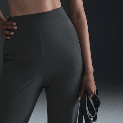 Pants de entrenamiento Dri-FIT de tiro medio para mujer Nike Bliss Victory