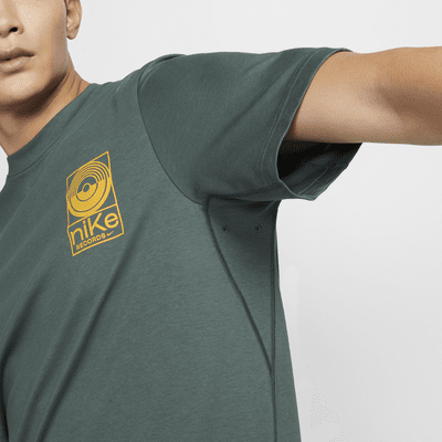 Nike Primary Studio '72 Men's Dri-FIT Short-Sleeve Versatile Top