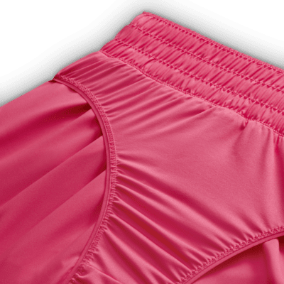 Shorts Dri-FIT con gráfico de tiro medio con forro de ropa interior para mujer Nike One