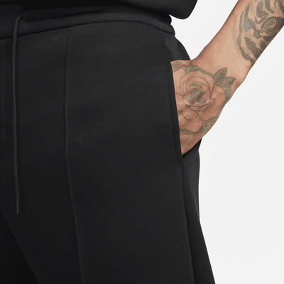 Pantaloni tuta Loose Fit con orlo aperto Nike Sportswear Tech Fleece Reimagined – Uomo