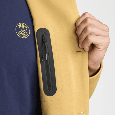 Chamarra tipo camisa de fútbol Nike para hombre Paris Saint-Germain Tech Fleece Reimagined