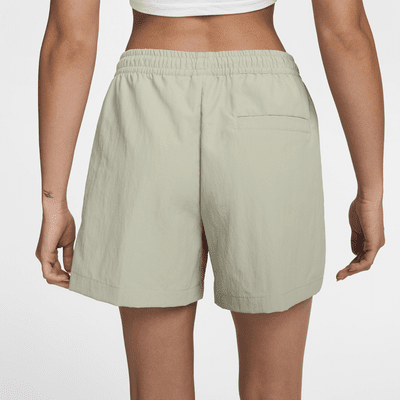 Shorts de tiro medio de 13 cm para mujer Nike Sportswear Everything Wovens