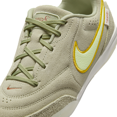 Nike Jr. Tiempo Streetgato LE Low-Top-Fußballschuh für Hallen- und Hartplätze