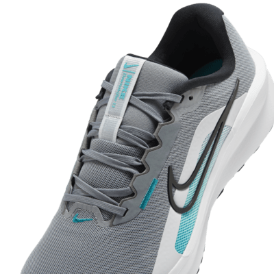 Tenis de correr en carretera para hombre (extraancho) Nike Downshifter 13