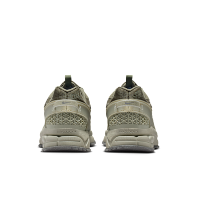 나이키 줌 보메로 롬 남성 신발