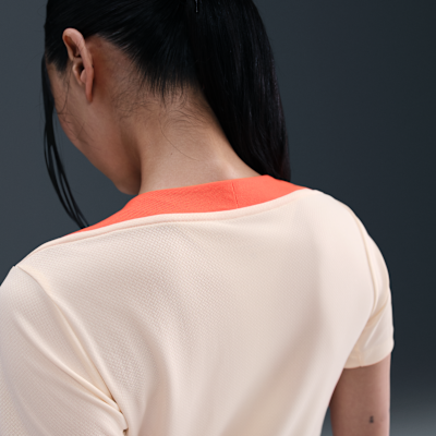 Playera de fútbol de manga corta Dri-FIT para mujer Nike Strike