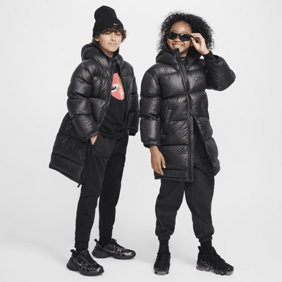 Ledig parkas med huva Nike Sportswear Heavyweight Synthetic Fill EasyOn med Therma-FIT för ungdom