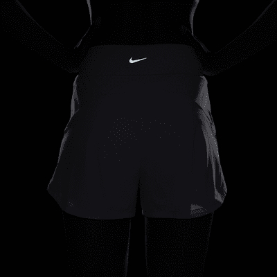 Short de fitness Dri-FIT taille haute 8 cm avec sous-short intégré Nike Bliss pour femme