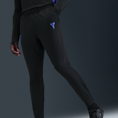 Pantaloni da calcio in maglia Kobe Dri-FIT FC Barcelona Strike Away – Uomo