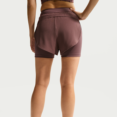 Shorts 2 en 1 de 13 cm para mujer Nike Universa