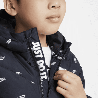 Nike Jacke mit Kapuze und Print für jüngere Kinder