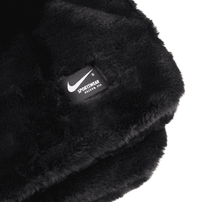 Nike Sportswear Faux Fur Blanket. Nike SG