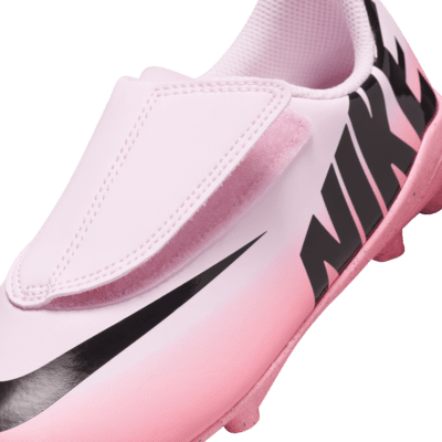 Tacos de fútbol de corte low para terrenos múltiples para niños de preescolar Nike Jr. Mercurial Vapor 15 Club