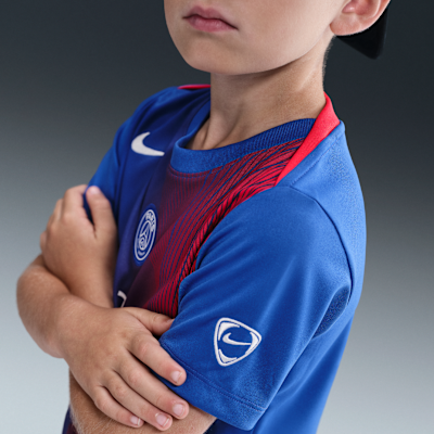 Paris Saint-Germain Academy Pro Üçüncü Nike Dri-FIT Total 90 Maç Öncesi Kısa Kollu Küçük Çocuk Futbol Üstü