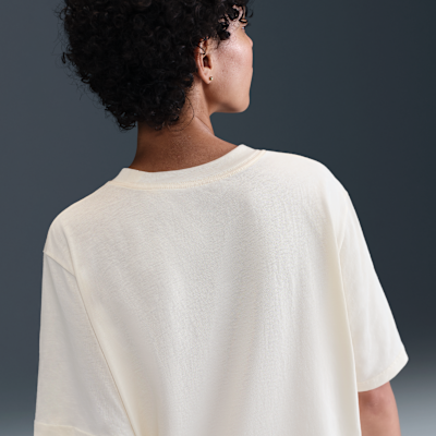 Playera de manga corta con gráfico holgada para mujer Nike Sportswear