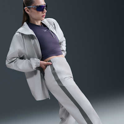 Damskie joggery piłkarskie z tkaniny ze średnim stanem Nike FC Barcelona Essential Repel