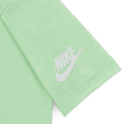 Conjunto de polo y shorts para bebé (12 a 24 meses) Nike Sportswear Create Your Own Adventure