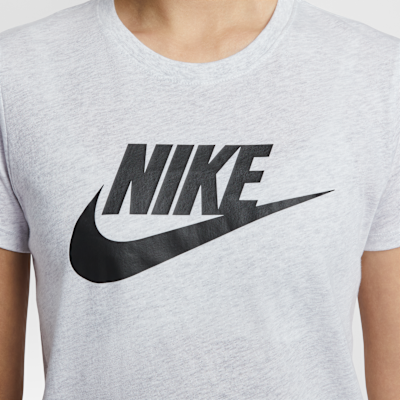 Nike Sportswear Essentials