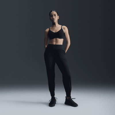 Brassière de sport rembourrée et convertible à maintien léger Nike Alate Minimalist pour femme